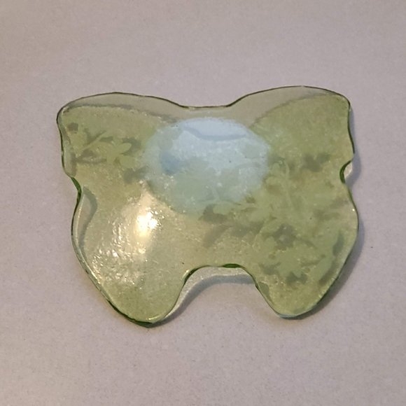 ⭐3/$12⭐ Green Glass Butterfly Decorative Plate - Picture 3 of 8